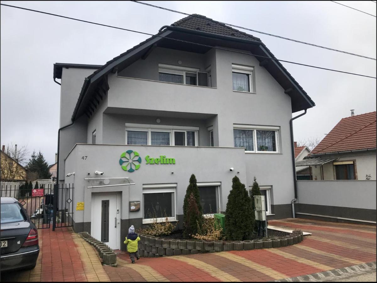 Szelim Motel Tatabánya Exterior foto