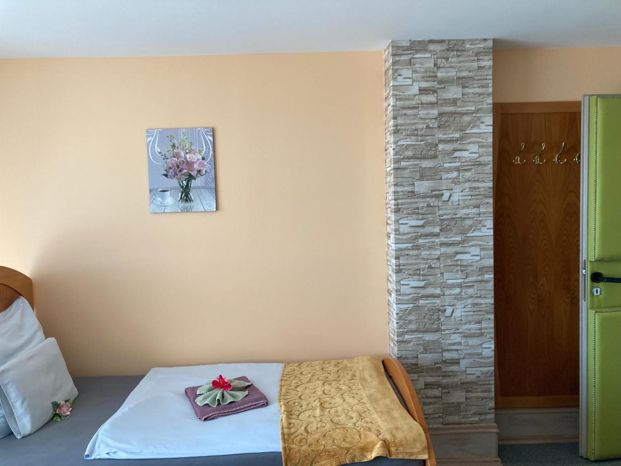 Szelim Motel Tatabánya Exterior foto